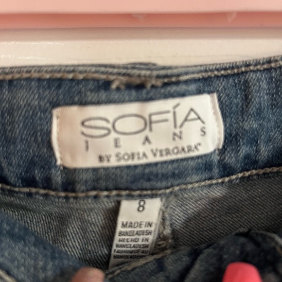 BNWT CROPPED JEAN BY SOFIA VERGARA IN A SIZE 8 - Picture 3 of 5
